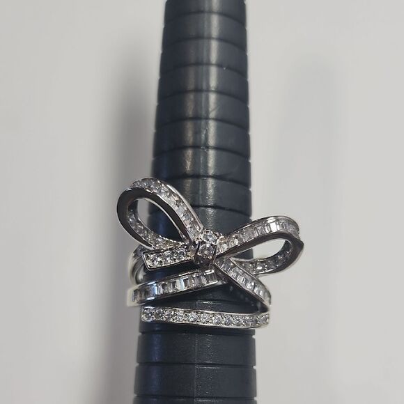 No Brand Jewelry - Elegant Silver Bow Ring Size 9